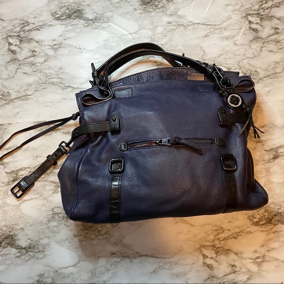 Elliott Lucca Handbags - Navy blue Elliott Lucca Bag 🤌🏻 4 for $75 🤌🏻